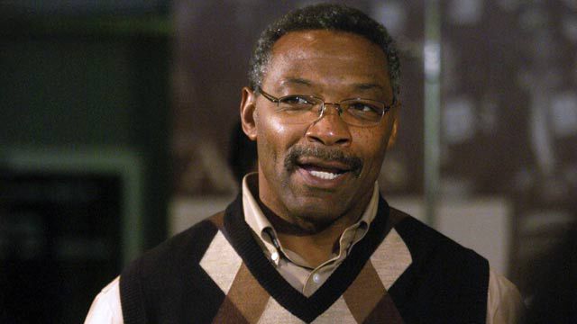Lee Roy Selmon dies after suffering stroke